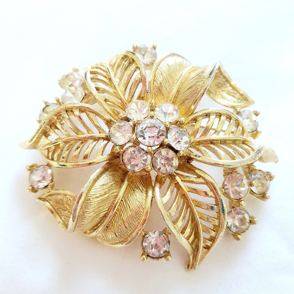 USNER Vintage Wreath Brooch Pin